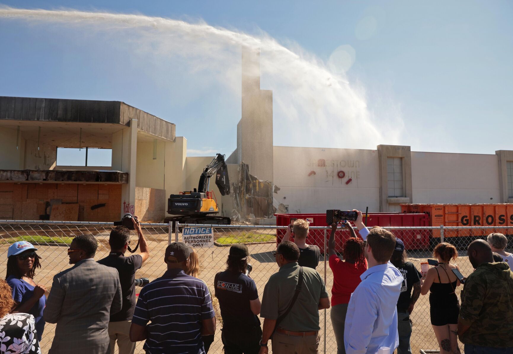 Jamestown Mall demolition begins symbolically